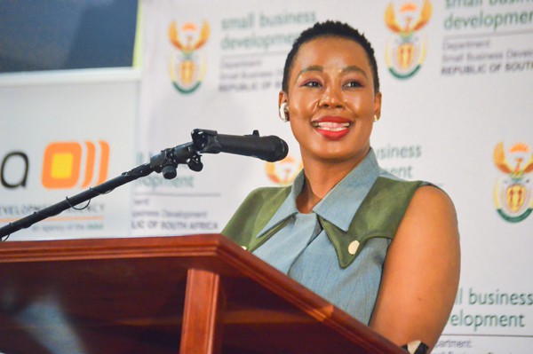 Minister Stella Ndabeni-Abrahams and Deputy Minister Sidumo Dlamini led the Gert Sibande District roadshow, 25 January 2022